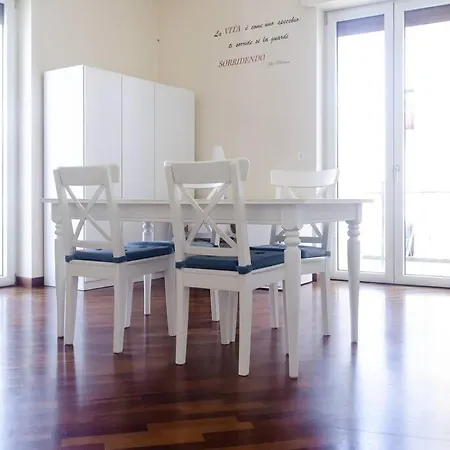 - Spazioso Nel Centro Di Apartamento